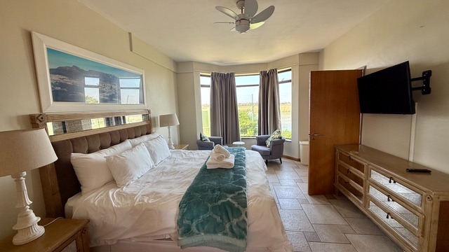 To Let 5 Bedroom Property for Rent in Sunset Beach Western Cape